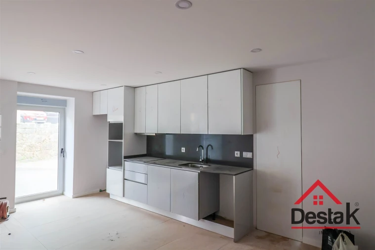 Apartamento T2 para Venda em Cavernães Foto 3