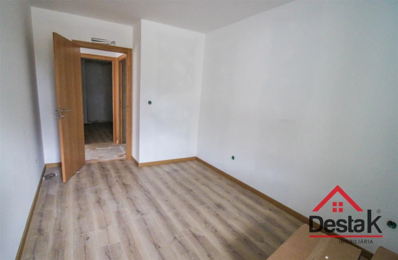 Apartamento T2 para Venda em Cavernães Foto 6