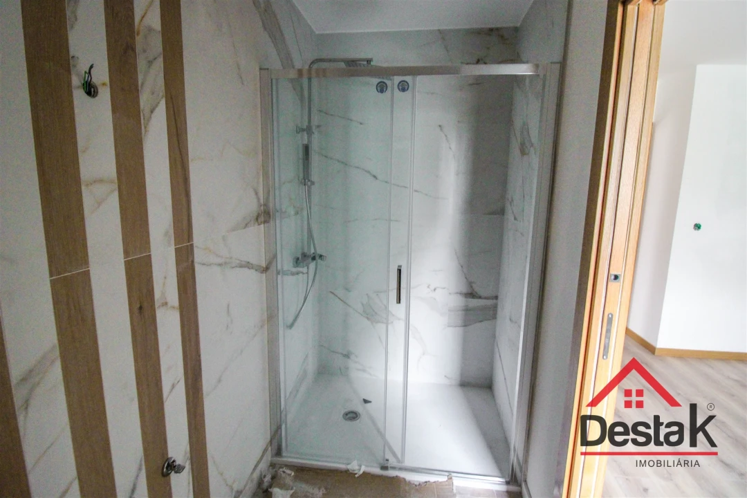 Apartamento T2 para Venda em Cavernães Foto 5