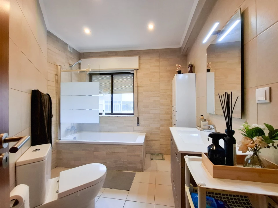 Apartamento T3 para Venda em Quarteira Foto 17