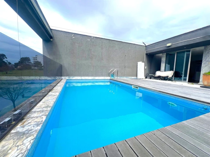 Moradia T4 para Arrendamento em Aldoar, Foz do Douro e Nevogilde