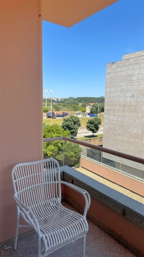 Apartamento T3 para Arrendamento em Aldoar, Foz do Douro e Nevogilde