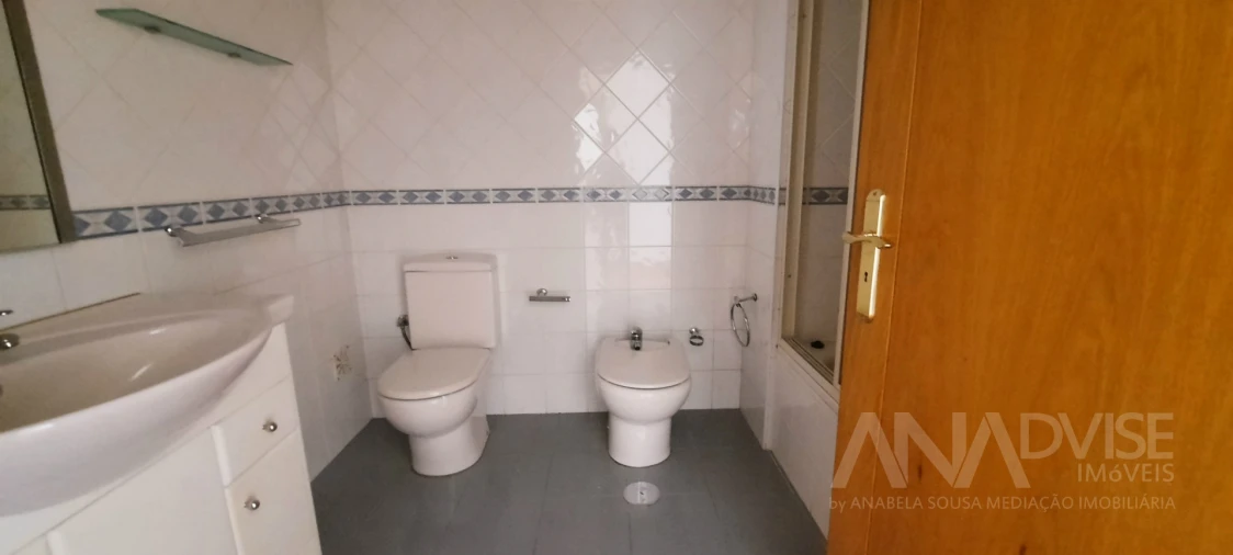 Apartamento T4 para Arrendamento em Viseu Foto 15