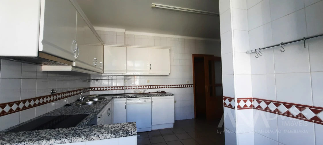 Apartamento T4 para Arrendamento em Viseu Foto 3