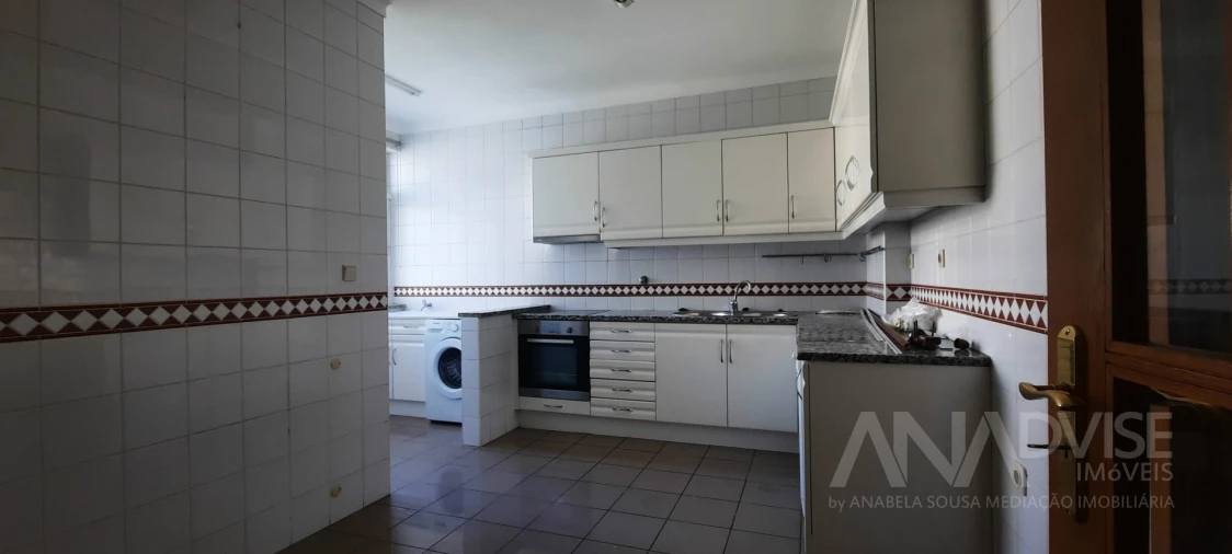Apartamento T4 para Arrendamento em Viseu Foto 4