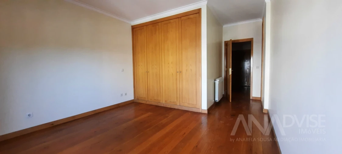 Apartamento T4 para Arrendamento em Viseu Foto 17