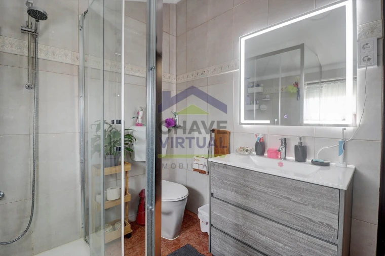 Apartamento T2 para Venda em Bombarral e Vale Covo Foto 17