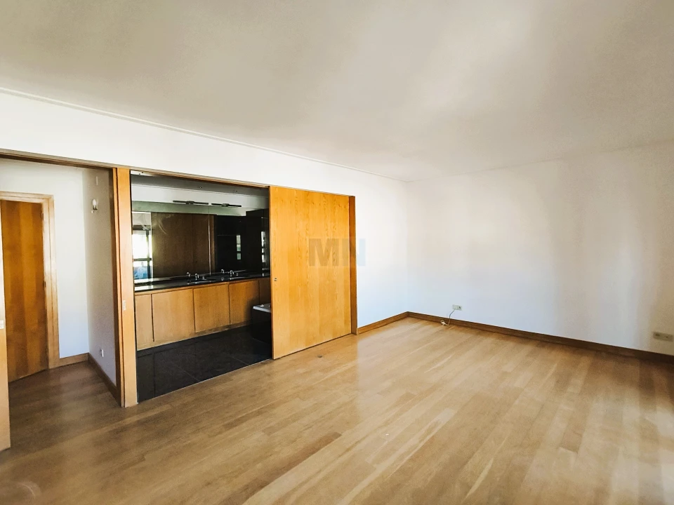 Apartamento T4 para Venda em Sé Nova, Santa Cruz, Almedina e São Bartolomeu Foto 17