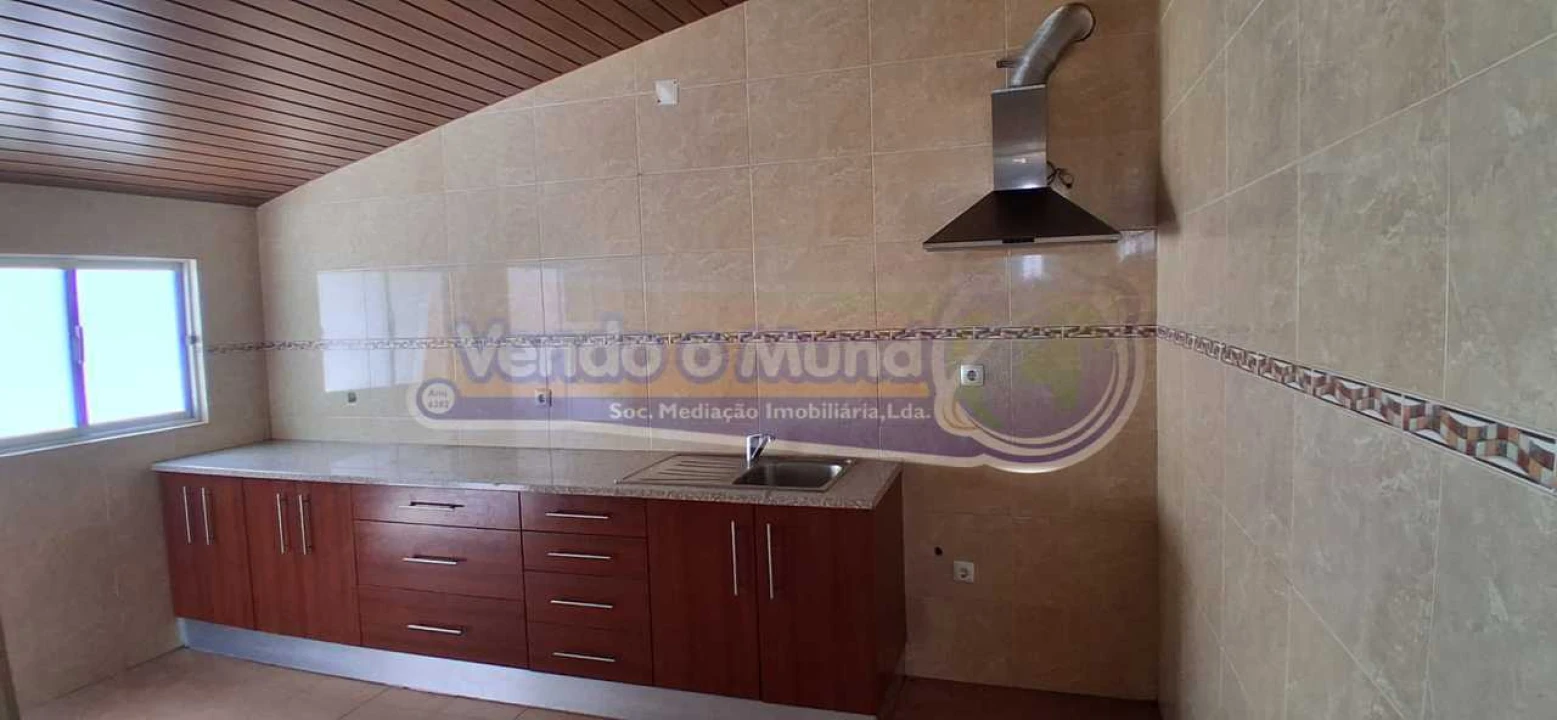 Moradia T3 para Venda em Mora Foto 1