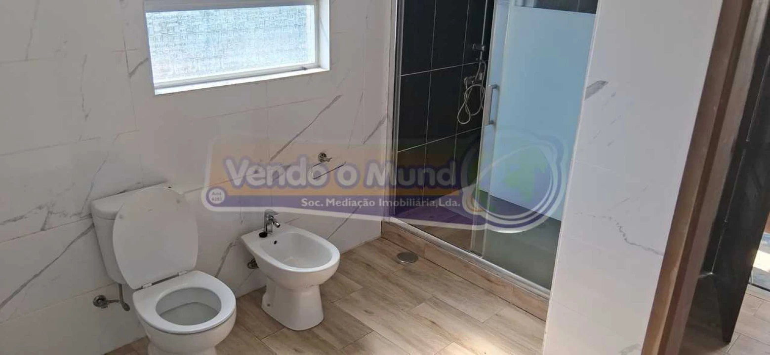 Moradia T3 para Venda em Mora Foto 6