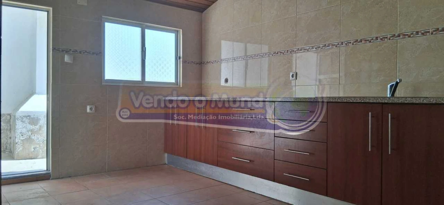 Moradia T3 para Venda em Mora Foto 2