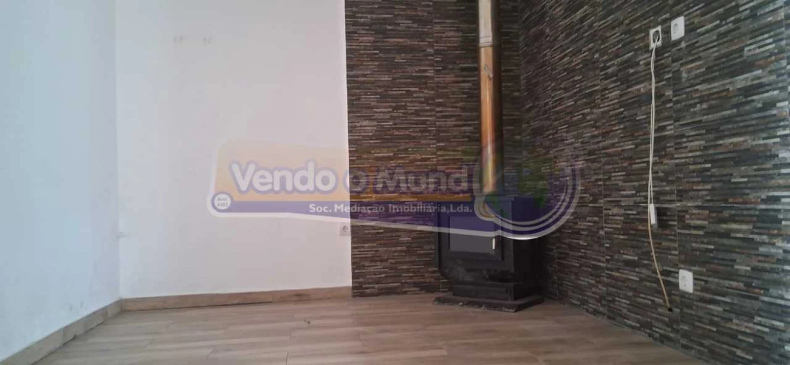 Moradia T3 para Venda em Mora Foto 4