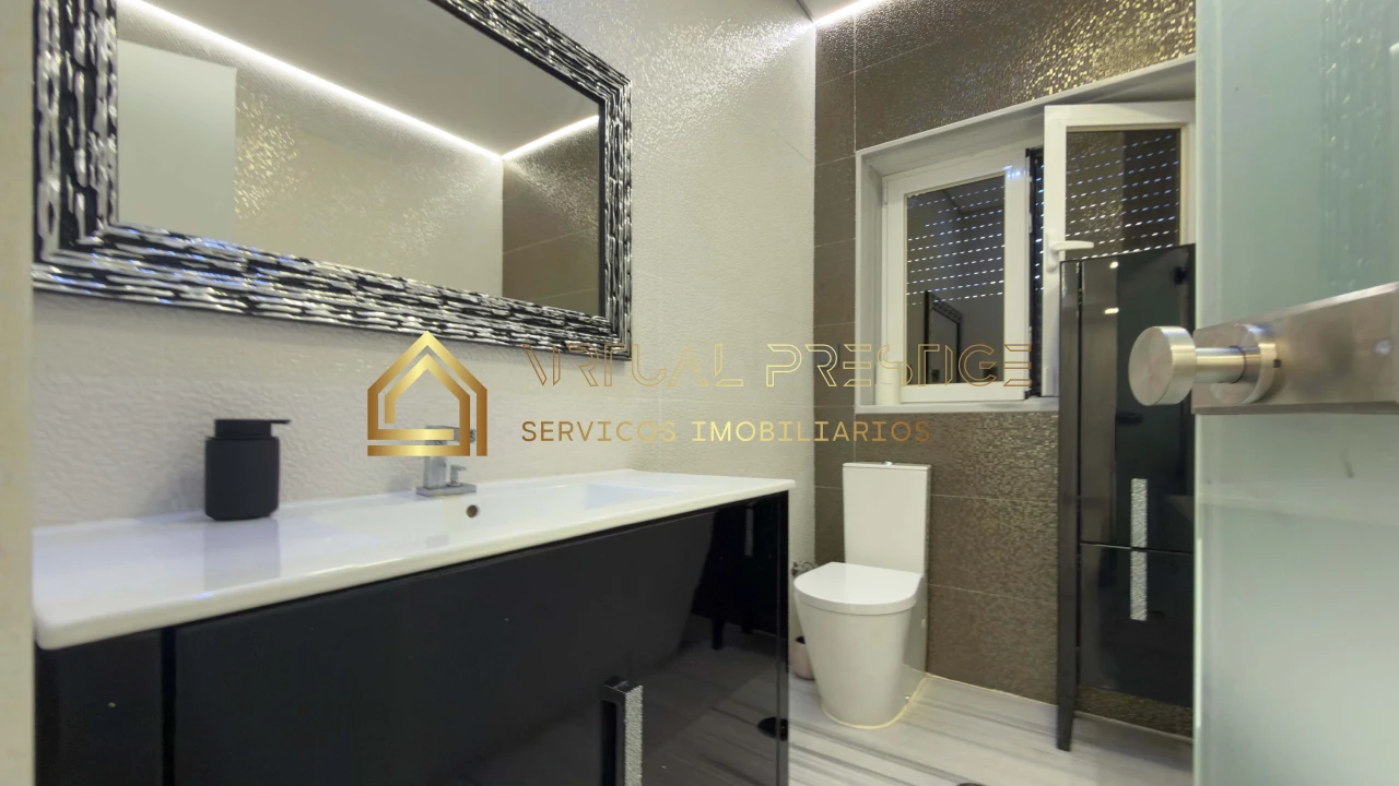 Moradia T4 para Venda em Amora Foto 16