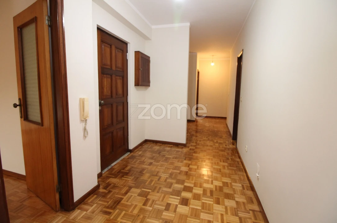 Apartamento T3 para Arrendamento em São Vitor (Braga) Foto 1
