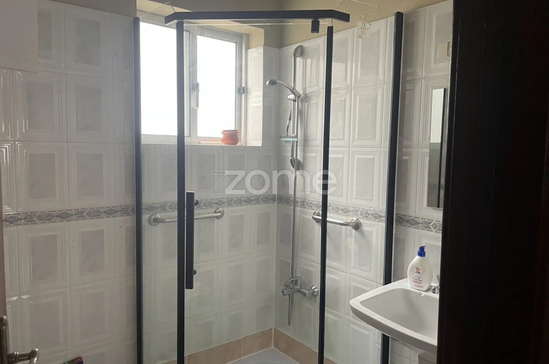 Apartamento T4 para Venda em Sé e São Lourenço Foto 11