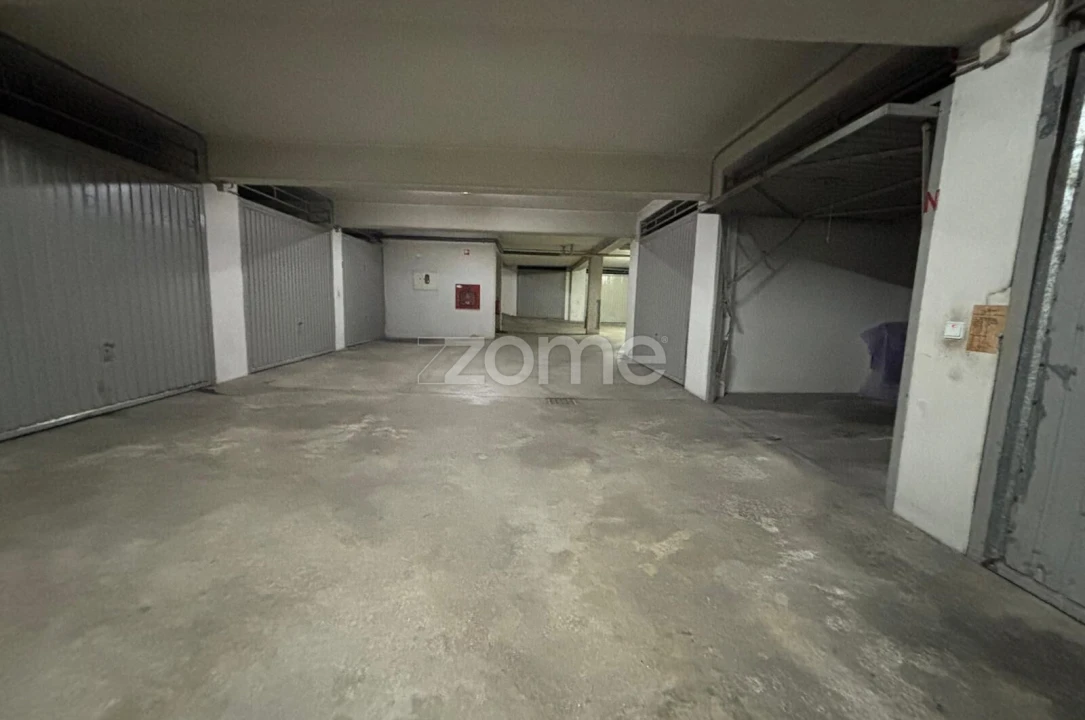 Garagem para Venda em Buarcos Foto 1