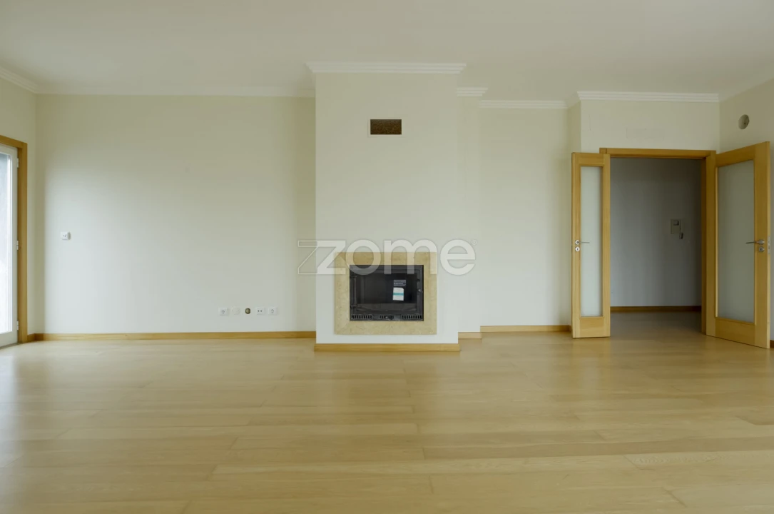 Apartamento T3 para Arrendamento em Oeiras e São Julião da Barra, Paço de Arcos e Caxias Foto 1