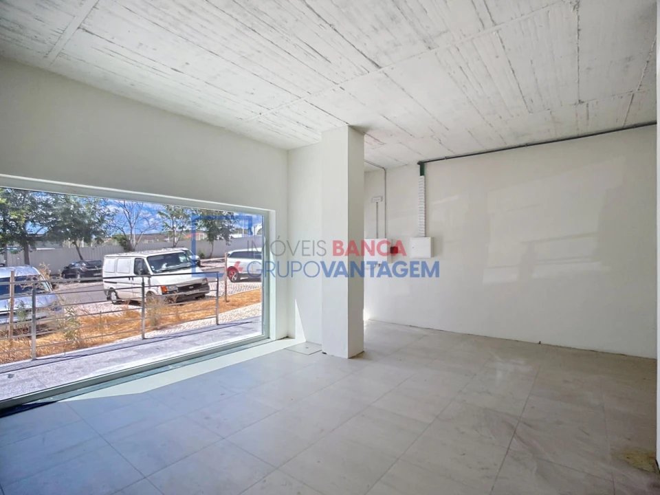 Loja para Venda em Santo Antão e São Julião do Tojal Foto 5