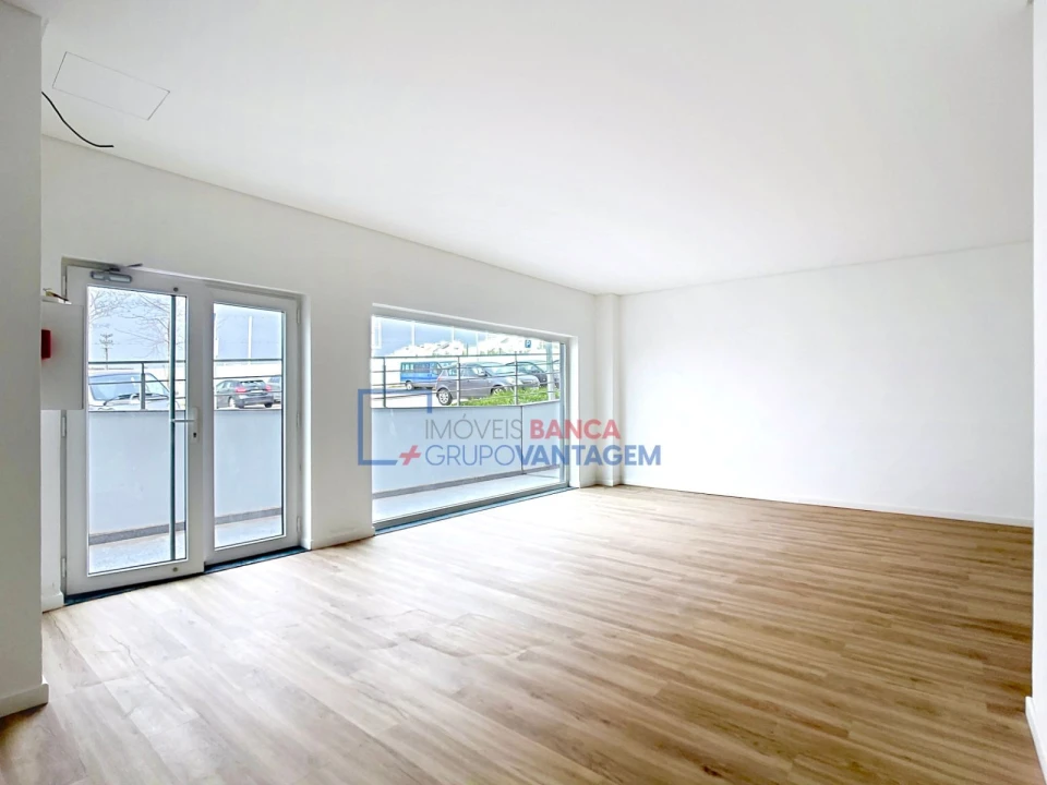 Loja para Venda em Santo Antão e São Julião do Tojal Foto 6