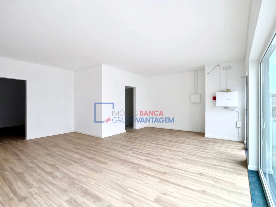 Loja para Venda em Santo Antão e São Julião do Tojal Foto 8