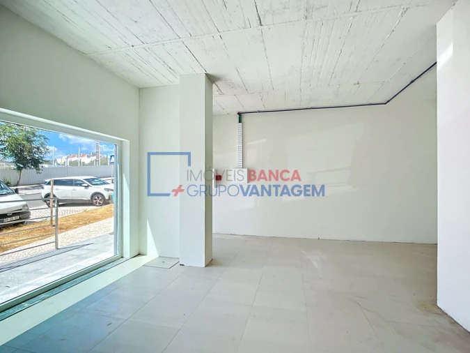 Loja para Venda em Santo Antão e São Julião do Tojal Foto 7