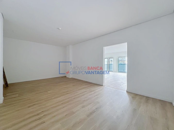 Loja para Venda em Santo Antão e São Julião do Tojal Foto 9