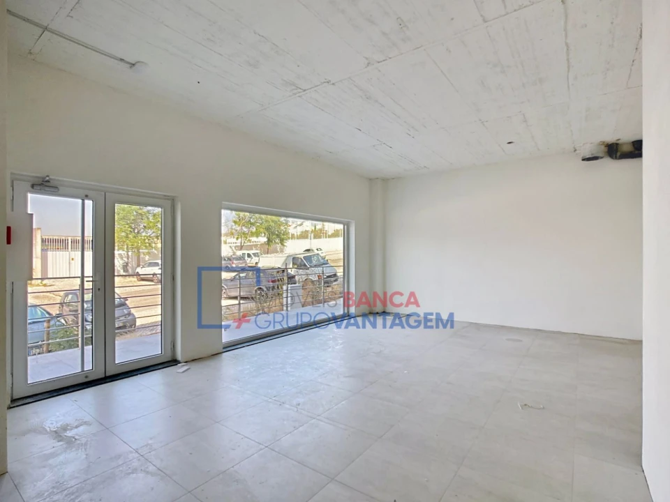 Loja para Venda em Santo Antão e São Julião do Tojal Foto 8