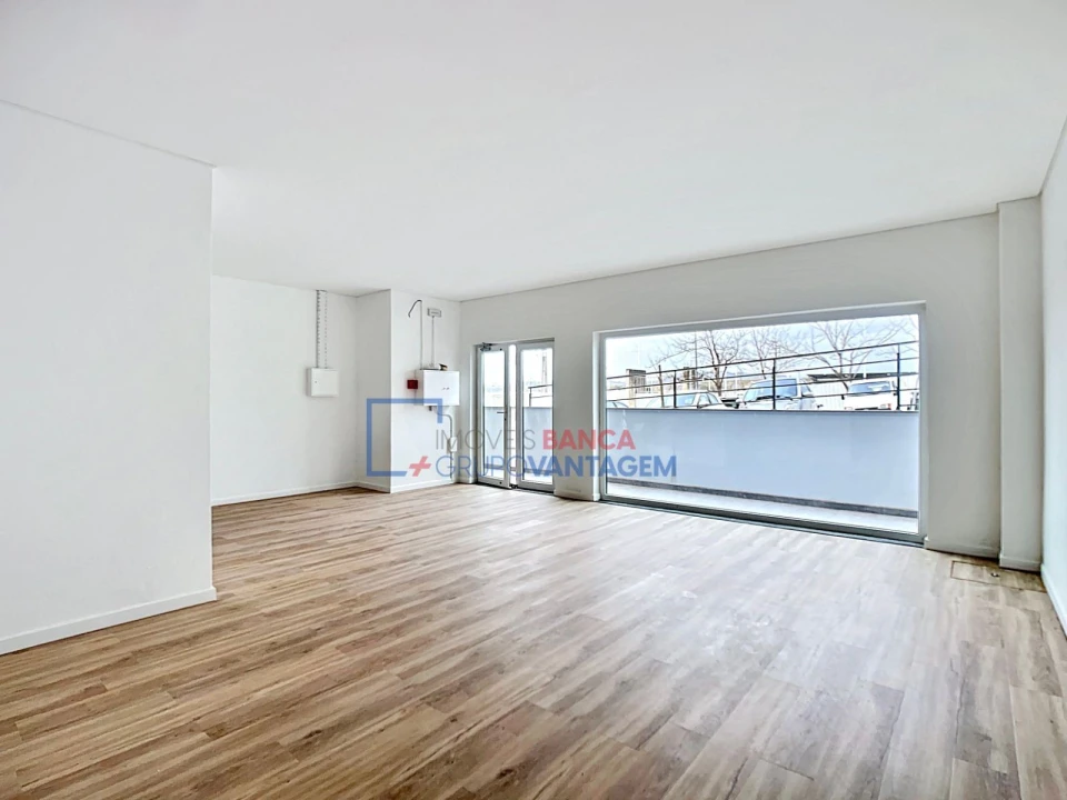 Loja para Venda em Santo Antão e São Julião do Tojal Foto 6