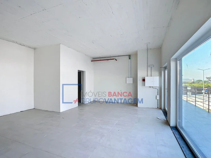 Loja para Venda em Santo Antão e São Julião do Tojal Foto 9