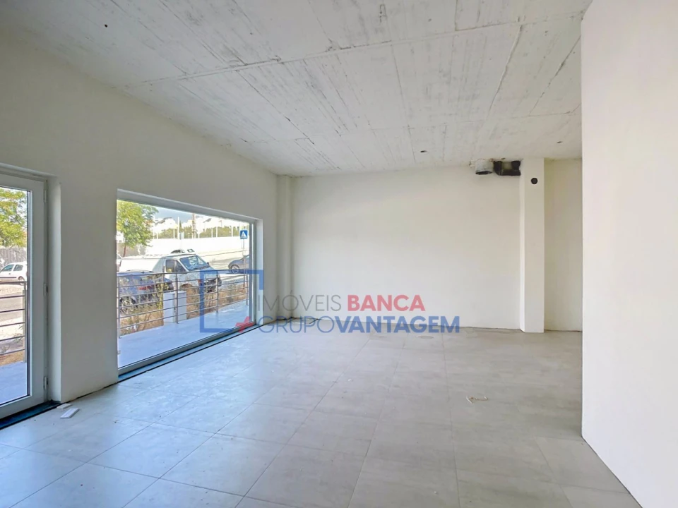 Loja para Venda em Santo Antão e São Julião do Tojal Foto 8