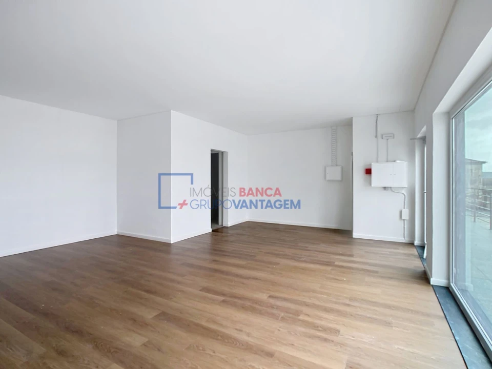 Loja para Venda em Santo Antão e São Julião do Tojal Foto 4