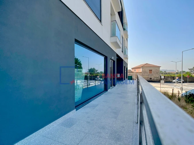 Loja para Venda em Santo Antão e São Julião do Tojal Foto 10