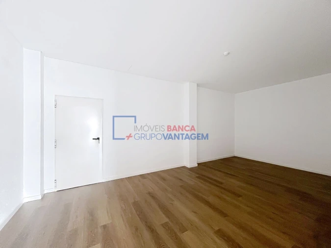 Loja para Venda em Santo Antão e São Julião do Tojal Foto 8