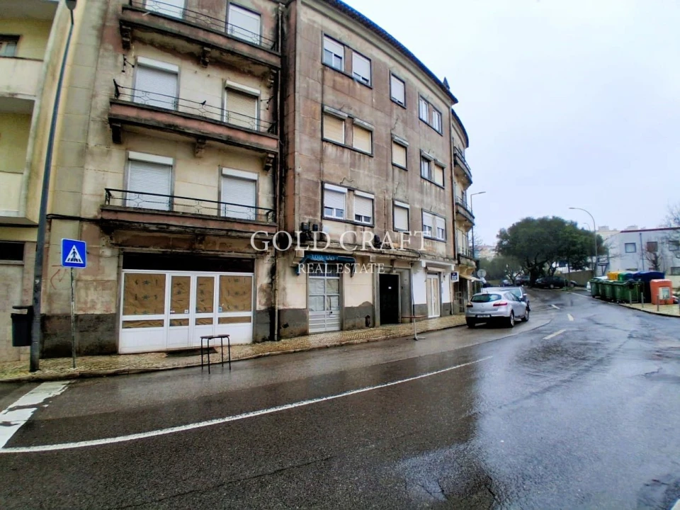 Loja para Arrendamento em Queluz e Belas Foto 1