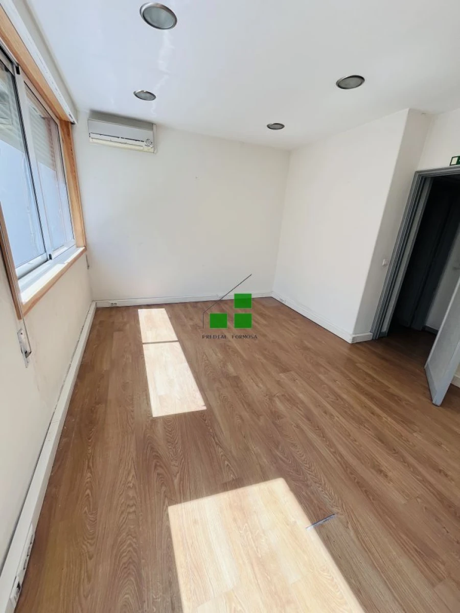 Loja para Arrendamento em Cedofeita, Santo Ildefonso, Sé, Miragaia, São Nicolau e Vitória Foto 8