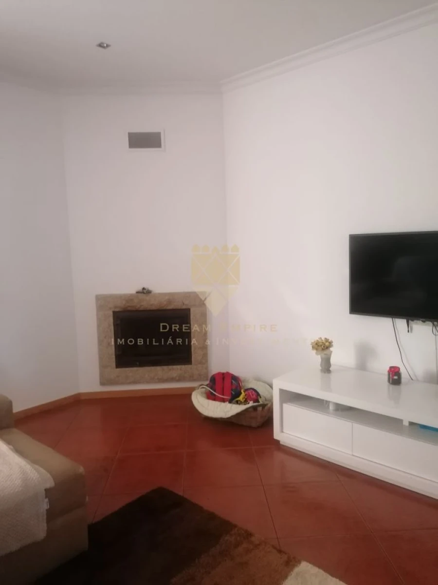 Moradia T3 para Venda em Fonte Arcada Foto 5