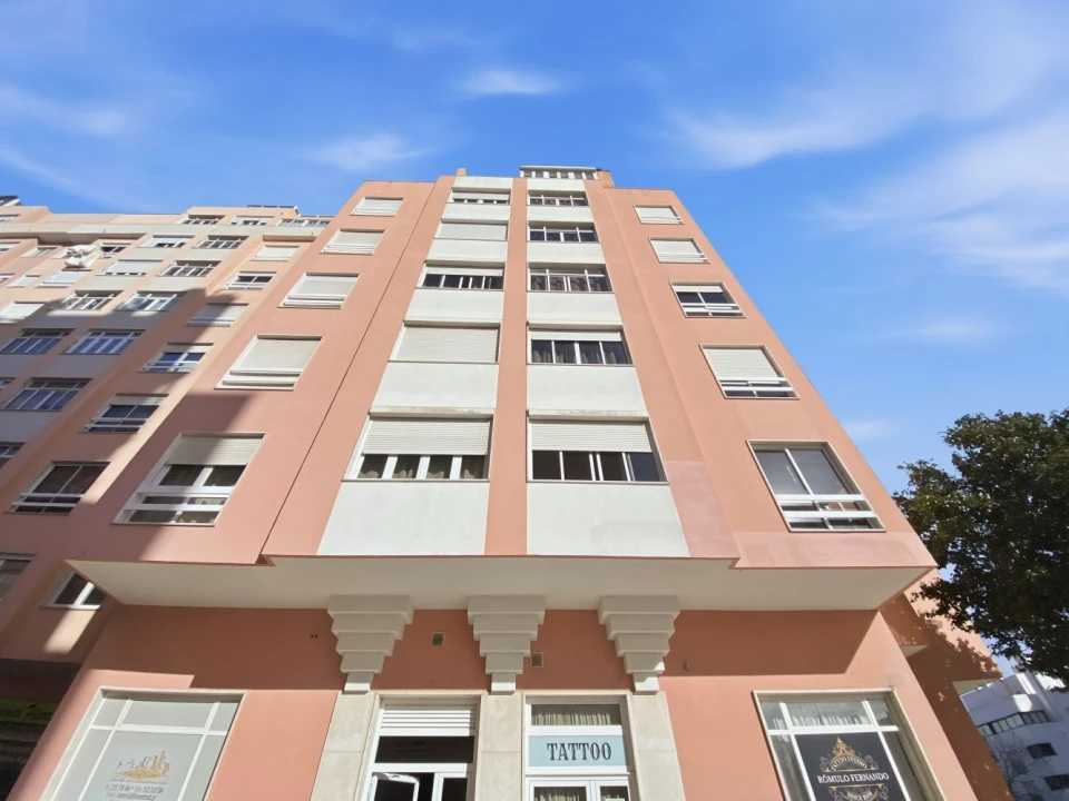 Apartamento T2 para Venda em Rio de Mouro Foto 30