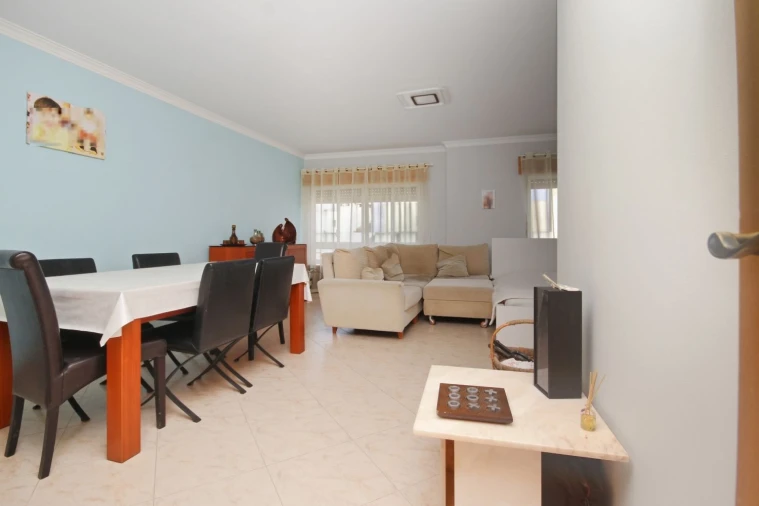 Apartamento T2 para Venda em Rio de Mouro Foto 2