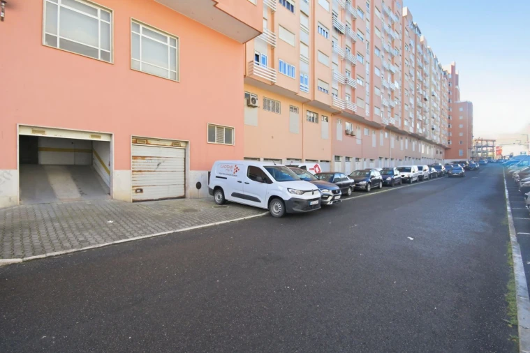 Apartamento T2 para Venda em Rio de Mouro Foto 28