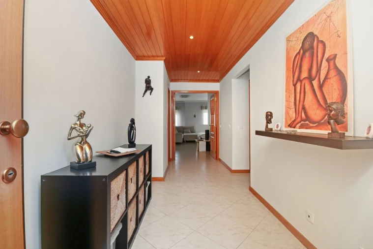 Apartamento T2 para Venda em Rio de Mouro Foto 9