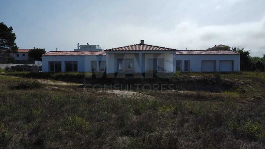 Moradia T4 para Venda em Ferrel Foto 2