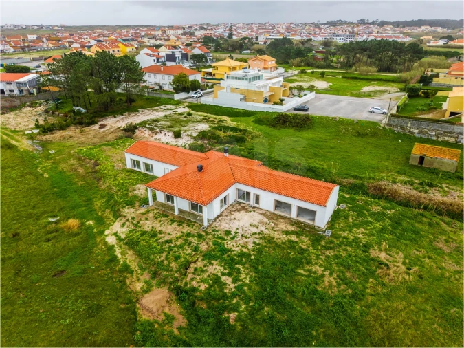 Moradia T4 para Venda em Ferrel Foto 2