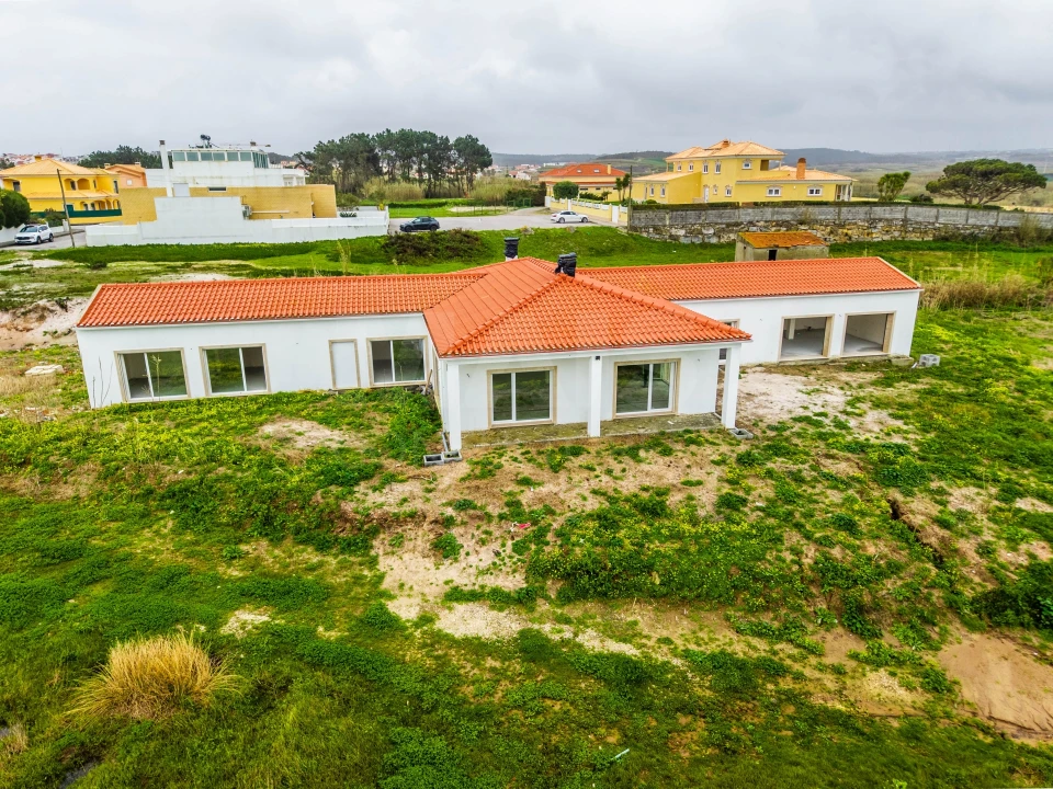 Moradia T4 para Venda em Ferrel Foto 1