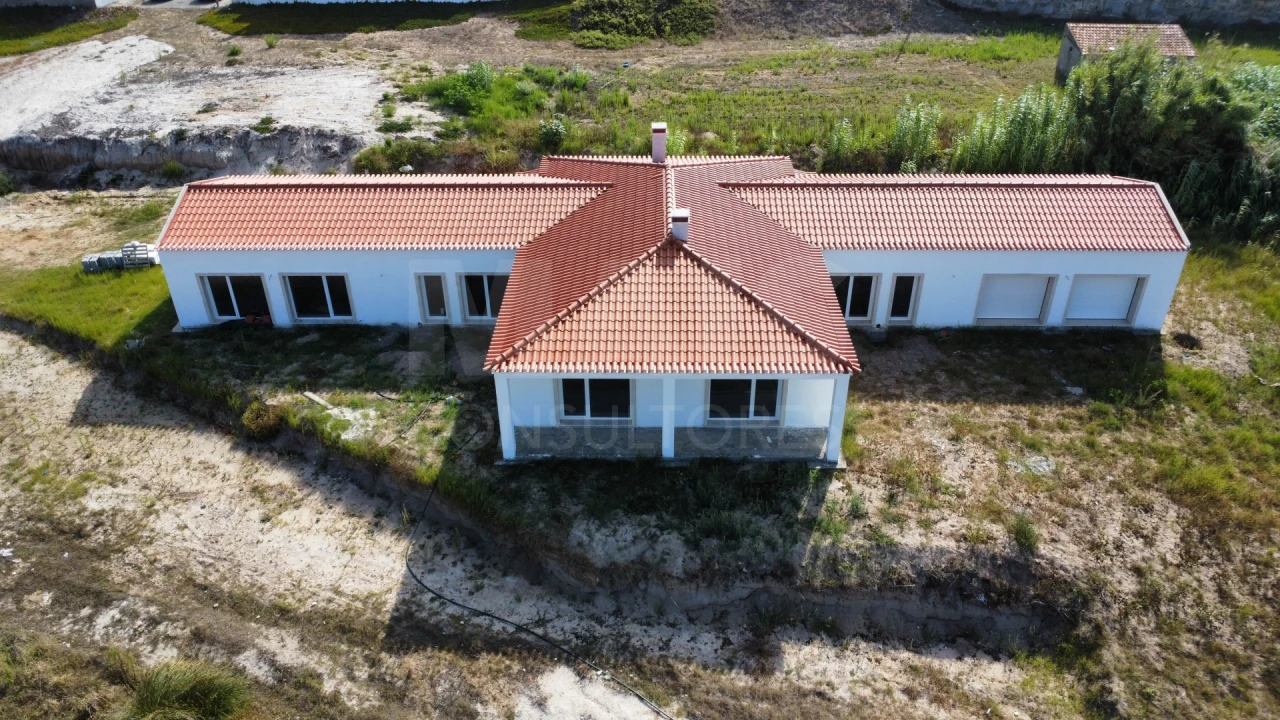 Moradia T4 para Venda em Ferrel Foto 1