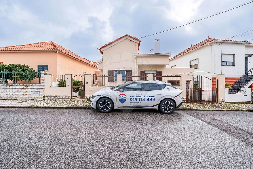 Moradia T3 para Venda em Carnaxide e Queijas Foto 1