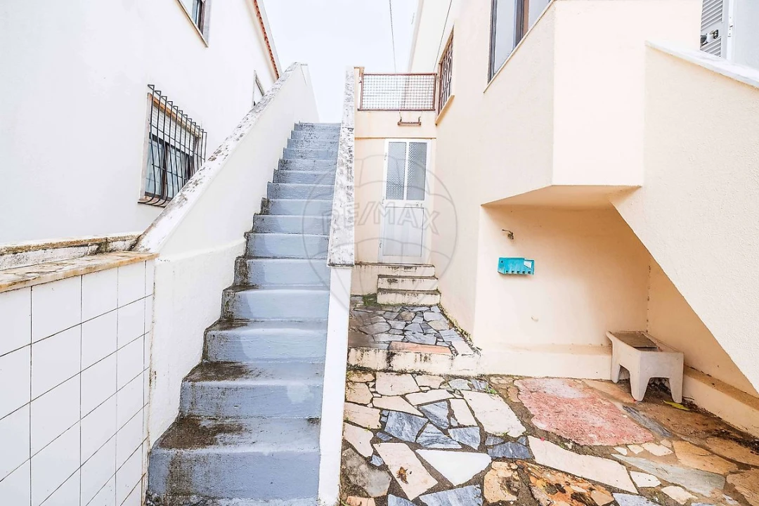 Moradia T3 para Venda em Carnaxide e Queijas Foto 7