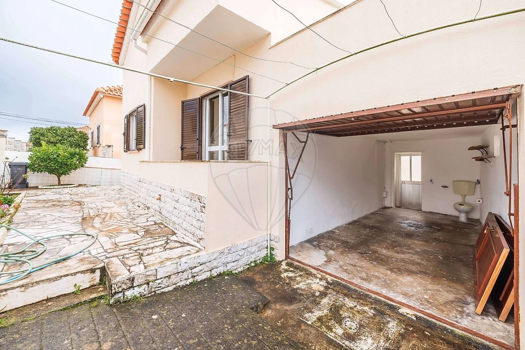 Moradia T3 para Venda em Carnaxide e Queijas Foto 38