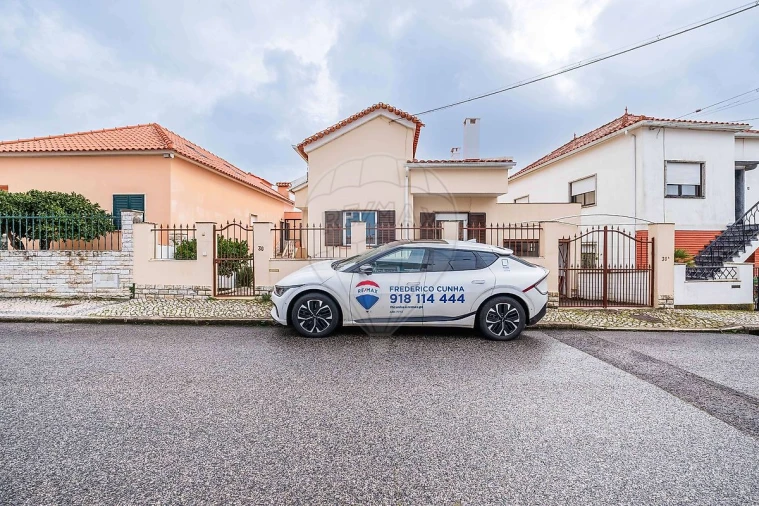 Moradia T3 para Venda em Carnaxide e Queijas