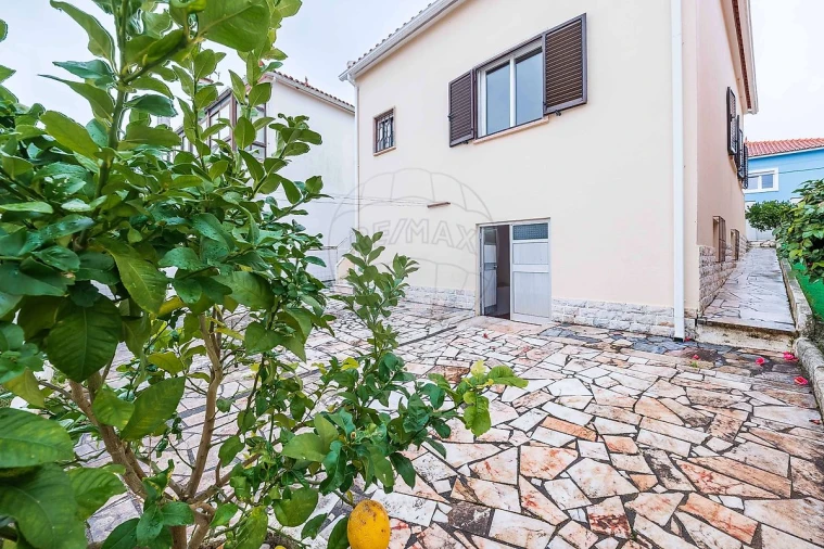 Moradia T3 para Venda em Carnaxide e Queijas Foto 11