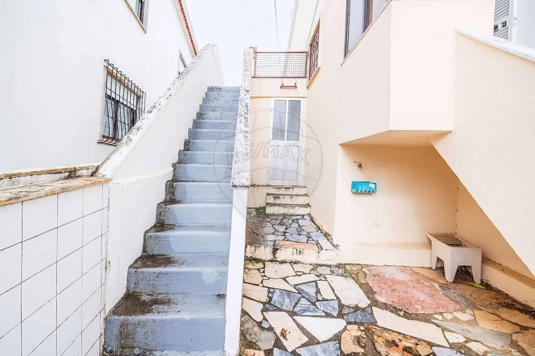 Moradia T3 para Venda em Carnaxide e Queijas Foto 7